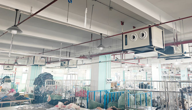 制衣廠制冷降溫，安裝蒸發(fā)冷省電空調(diào)-臥式射流空調(diào)機(jī)組