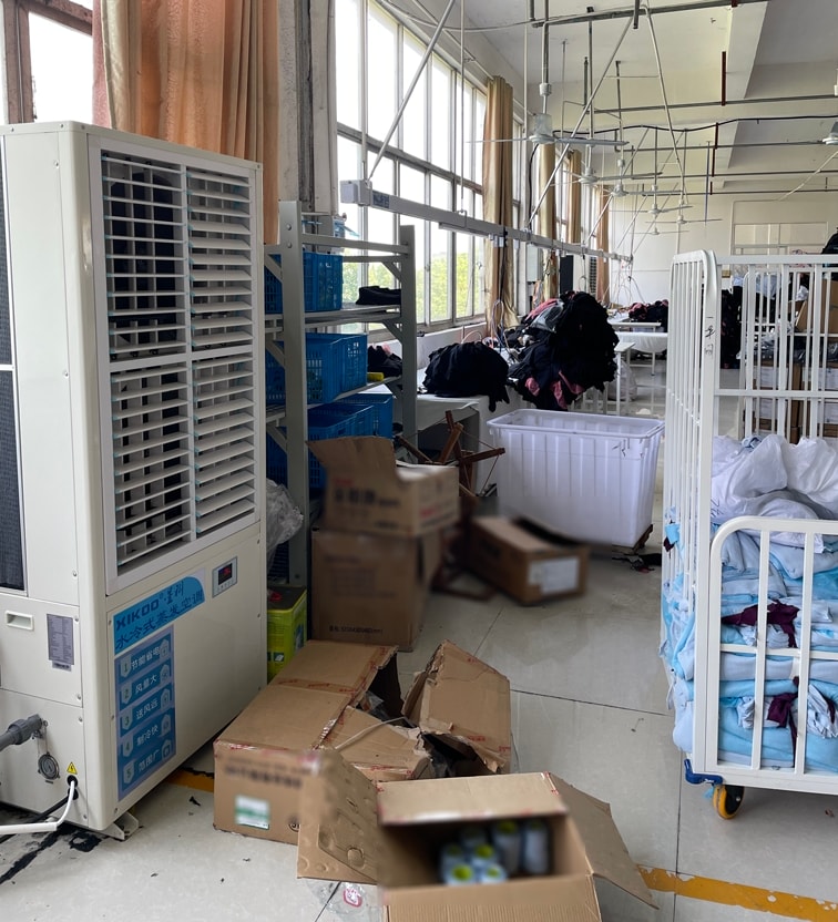 制衣廠整體降溫，應用蒸發冷省電空調-立式軸流雙風口空調機組