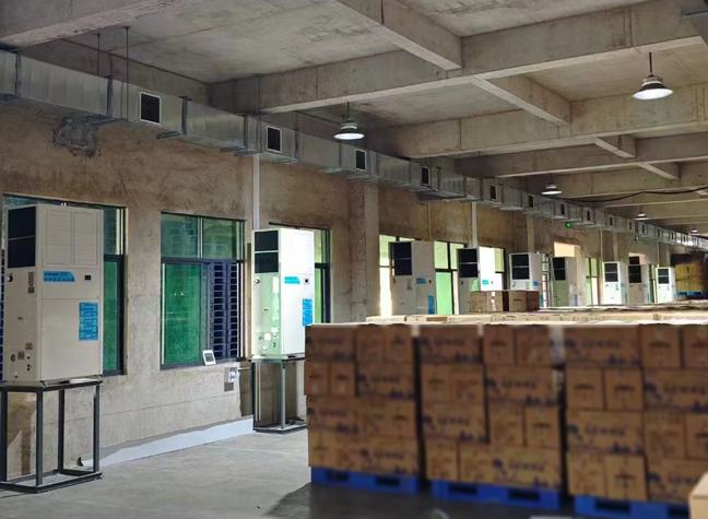 大型雞蛋恒溫倉庫應(yīng)用星科蒸發(fā)冷省電空調(diào)-立式軸流機組